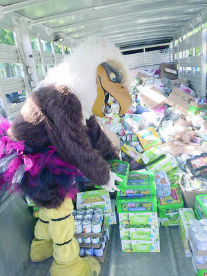 Courtesy Photo
Ellie the Rusk Eagle mascot helps stock the trailer during Friday night’s game. The Rusk Eagles challenged the Henderson Lions to a canned food drive and Eagles fans did not disappoint. Over 14,000 items were donated from Rusk fans compared to 1,400 from Henderson.