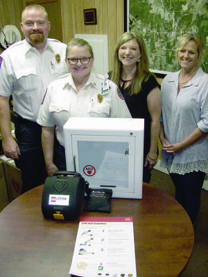 Photo by Cristin Parker
From left, EMS Regional Director Hayden Ray and UT Health East Texas EMS Capt. Paulette Campbell present Rusk Library Director Amy Rinehart and Rusk Mayor Angela Raiborn with the city’s new defibrillators in the city manager’s office at Rusk City Hall last week. Not pictured is City Manager Jim Dunaway. The equipment, which was installed this week at four different city locations, was donated by UT Health East Texas EMS. Estimated cost of the equipment is $6,000.