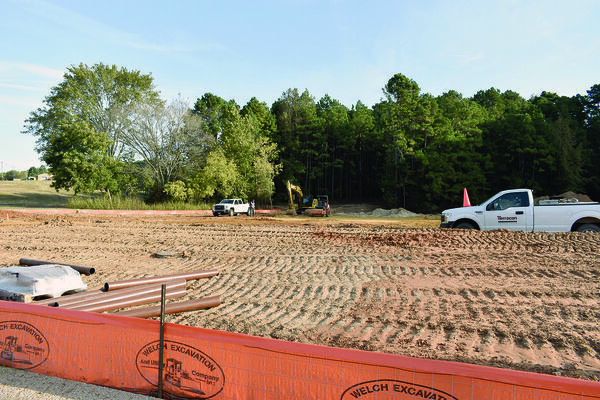 Photo by Josie Fox
Crews can be seen working on the initial dirt  and foundation work for the O’Reilly’s location in Rusk