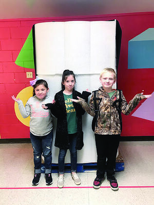 Photo by Ashley Oliver Rusk Elementary students wonder what’s in the box.