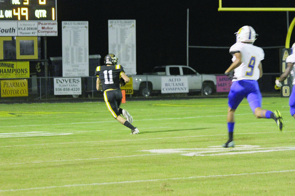 Photo by Beverly Milner
In what was dubbed the Play of the Week on Channel 7 Red Zone, Alto Yellowjacket No. 11 Dalton Mabry scores a touchdown after catching a long pass.